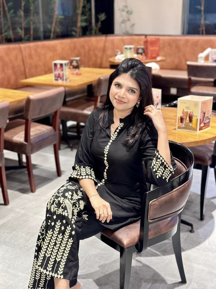 ব্ল্যাক ব্যাড়ি এমব্রয়ডারি করা সুতি কাপড়ের টু-পিস - Image 2