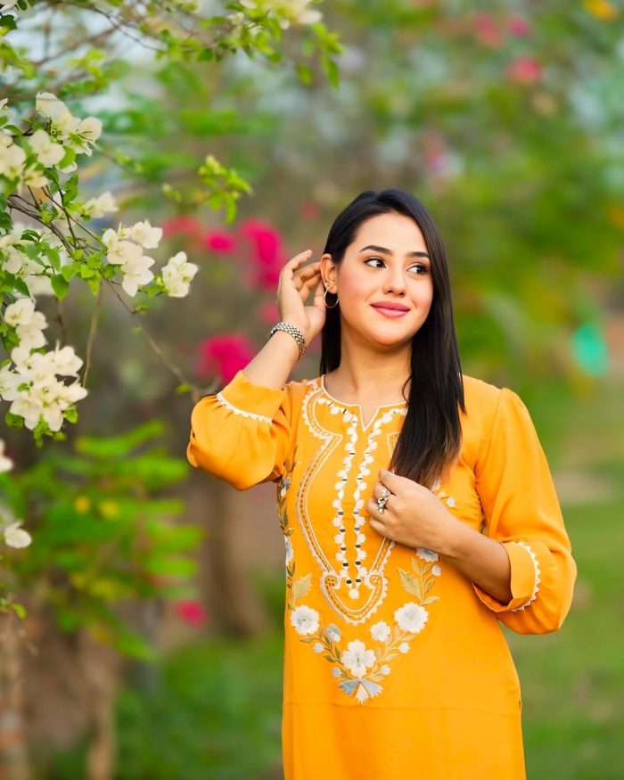 🌸Mira Embroidery Hand Mirror Work Suit💚 - Image 6